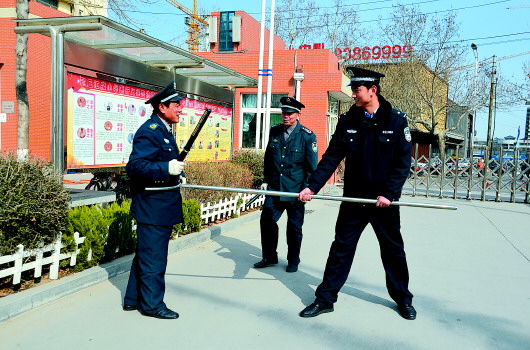 警察进学校培训保安员