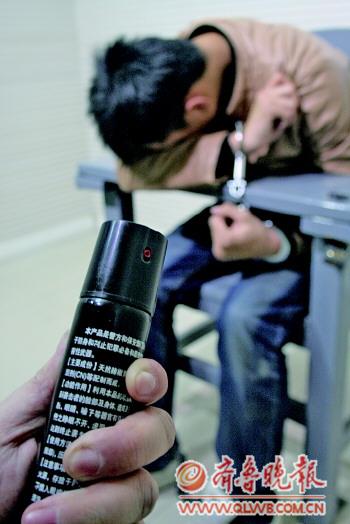 劫匪螳螂捕蝉民警黄雀在后