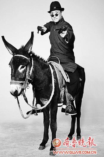 曹云金上演骑驴style