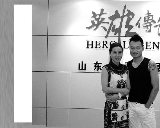 ◤图为中国搏击高手火麒麟徐琰与其女友中国知名拳台宝贝杜乔.