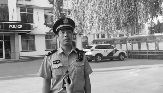 出具证明的民警王海港.