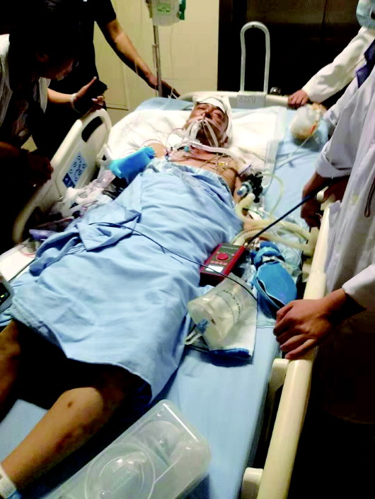 司机昏迷前致歉耽误大家回家了