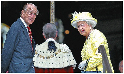 2016年6月10日,伊丽莎白二世(右)和菲利普亲王(左)在伦敦圣保罗大